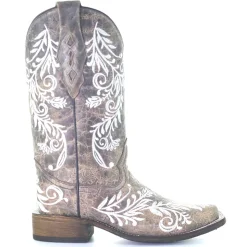 Embroidered Snip Toe Cowboy Boots